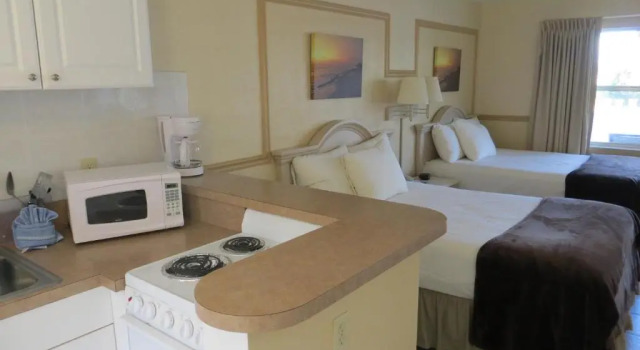 Четырёхместный номер Deluxe Sand Castle Motel