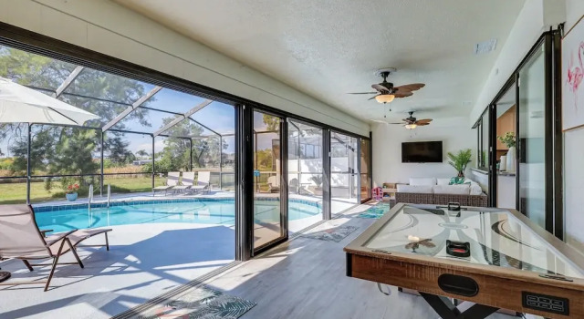 Коттедж с 3 комнатами Apollo Beach Oasis: Lanai + Heated Pool!