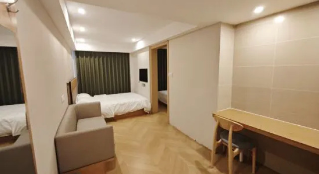Люкс Chicheng Yijia Express Hotel (Zhangjiakou Chicheng Bus Station Branch)