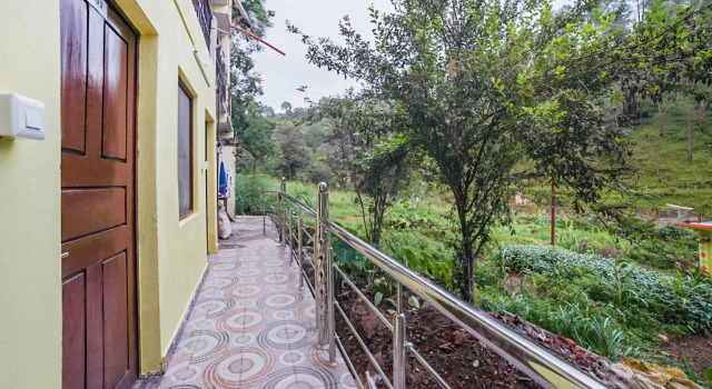 OYO 48883 S.j Hotel's, Rezervovat Hotel Hotely v Almora s parkováním, Parkování