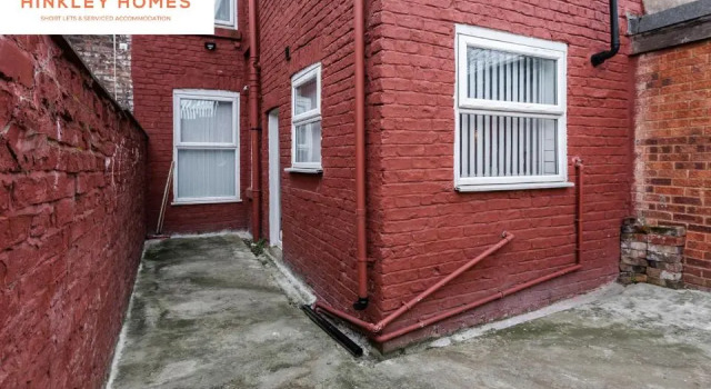 Newly renovated 4bed - Free parking - City Links By Hinkley Homes Short Lets & Serviced Accommodation