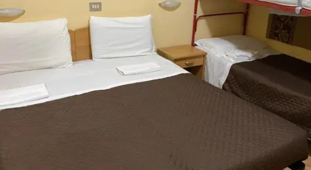 Четырёхместный номер Standard Hotel Attico