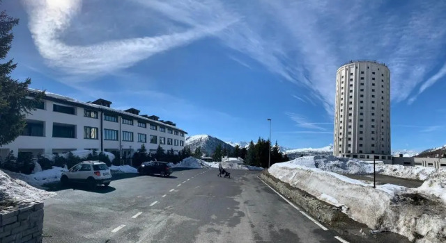 Nice House on the Ski Slopes, Book Hotel Hoteller i Sestriere med pool, Swimmingpool