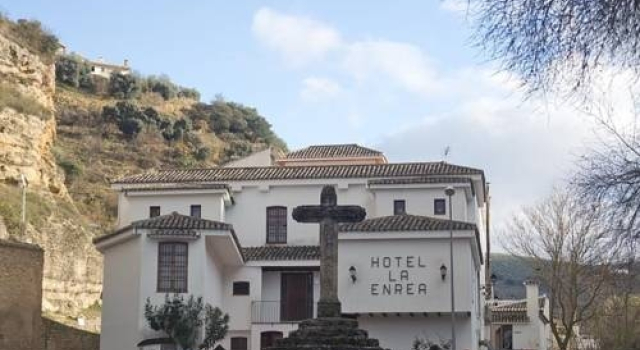 La Enrea, Book Hotel Hoteller i Montefrio med parkering, Parkering