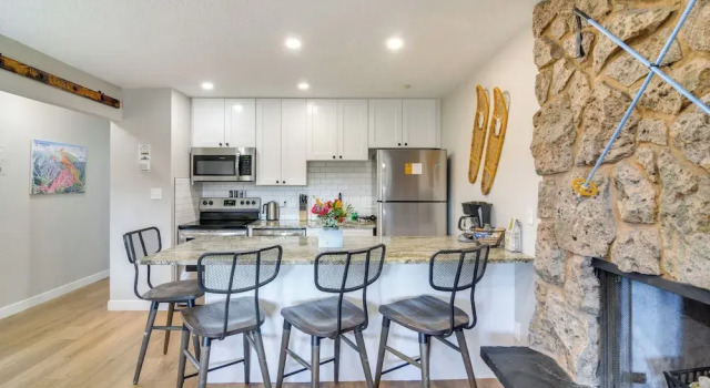 Апартаменты 3BR Riverfront Retreat! Mtn Views, Community Perks