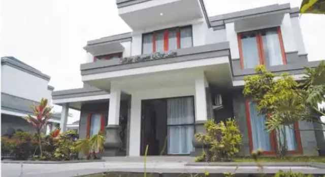 Grand Master Villa Tomohon, Rezerwuj Willa Domki letniskowe w Sulawesi, Domek