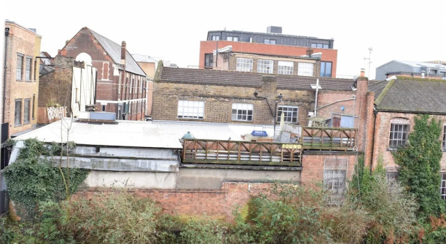 Cosy 2 Bedroom Flat Overlooking Canal in Hackney, Забронировать Отель Отели Англии 3 звезды, 3*
