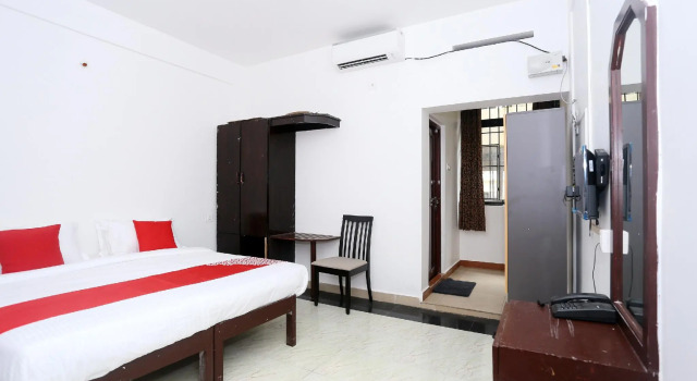 OYO Flagship 45302 Kaveri Tourist Home Guruvayur