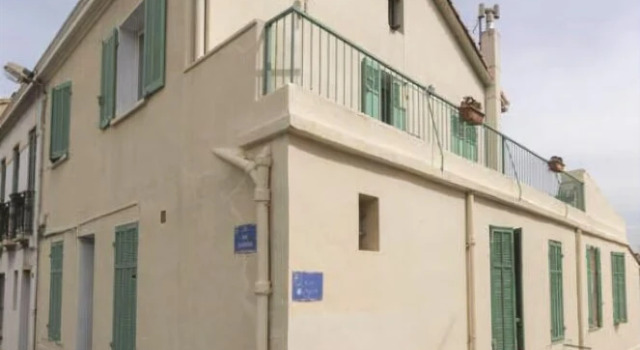 Studio avec Terrasse à 2 personnes possibilité en supplément 3 a 4 personnes, Забронировать Отель Отели Марселя с парковкой, рядом с Национальный театр Марселя Ла Крие, Парковка