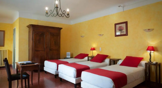 Трёхместный номер Standard Hotel Du Forum