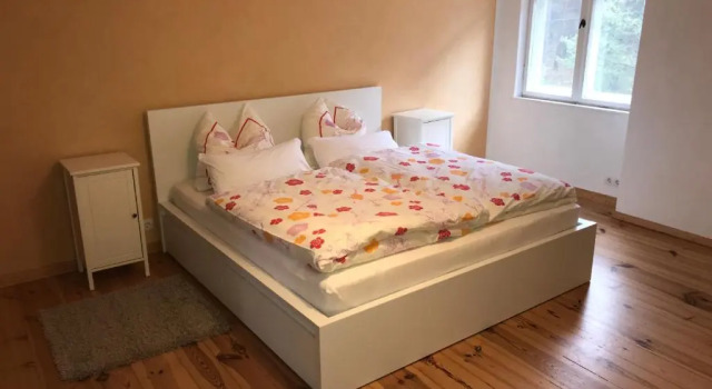 Апартаменты Sanierte möblierte Altbauwohnung am Waldrand für bis zu 6 Personen