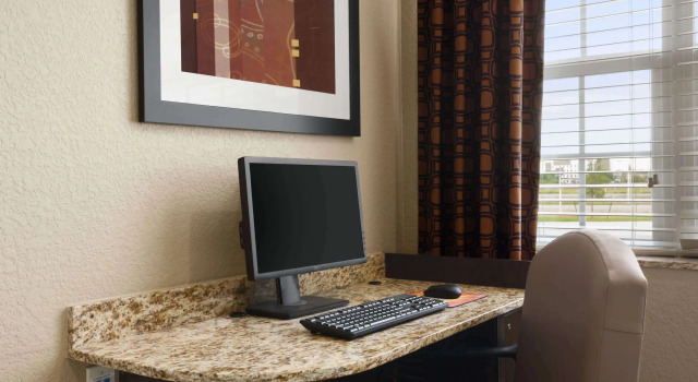 Microtel Inn & Suites by Wyndham Cotulla, Book Hotel Hoteller i Cotulla med parkering, Parkering