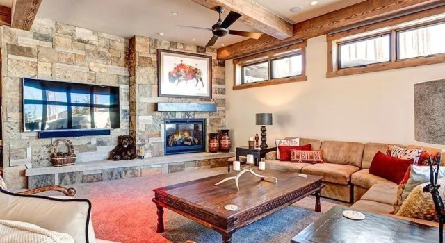 Elite Ski In Chalet with Tenmile Views by RedAwning, Забронировать Шале Отели Брекенридж с парковкой, рядом с Trygve's Platter Chair Lift, Парковка