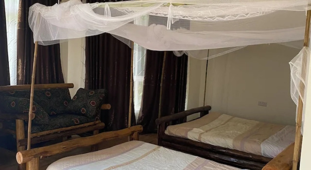 Коттедж Standard Rafiki Safari Lodge Bwindi
