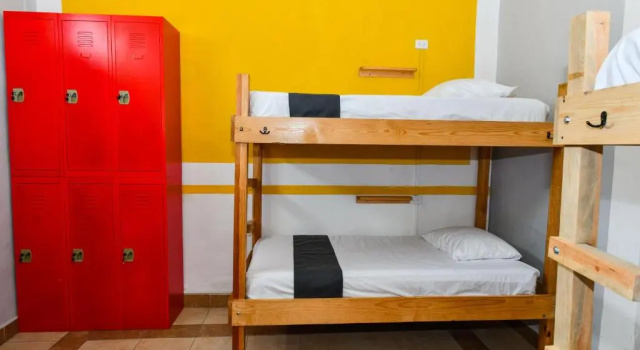 Кровать в общем номере Hostal La 59