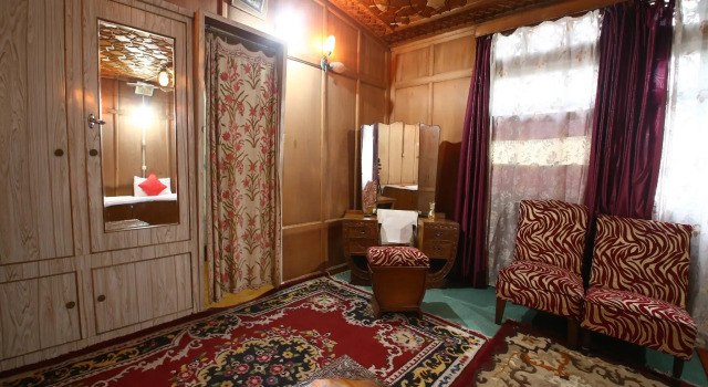 OYO 37987 Houseboat Nairobi, Забронировать Отель Сринагар Jammu & Kashmir Ski
