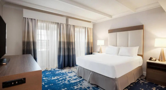 Двухместный полулюкс Crowne Plaza Albany - The Desmond Hotel