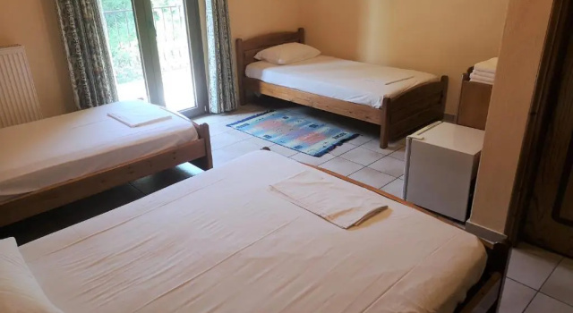 Четырёхместный номер Standard Spanias Hotel