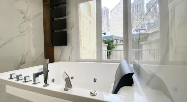 Апартаменты Le Clovis Suites SPA Sauna