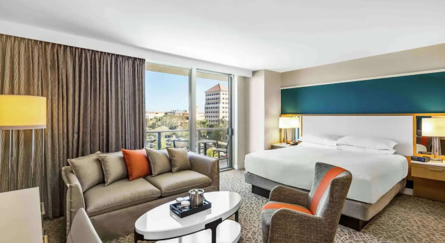 Полулюкс с видом на озеро Hilton Miami Dadeland
