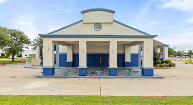 Days Inn by Wyndham McKinney