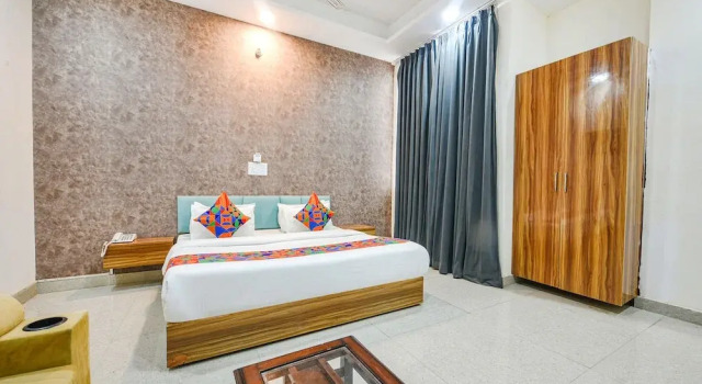 Номер Premium Fabhotel Radiant Blu
