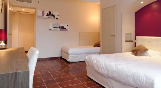 Трёхместный номер Standard Logis Hôtel Restaurant La Bergerie