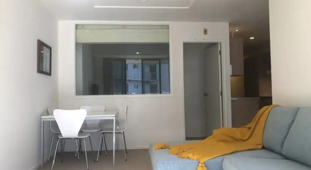 Spacious 2BR Near Westfield Newmarket, Забронировать Апартаменты/квартира Отели Окленда с парковкой, рядом с Парк Окленд-Домен, Парковка