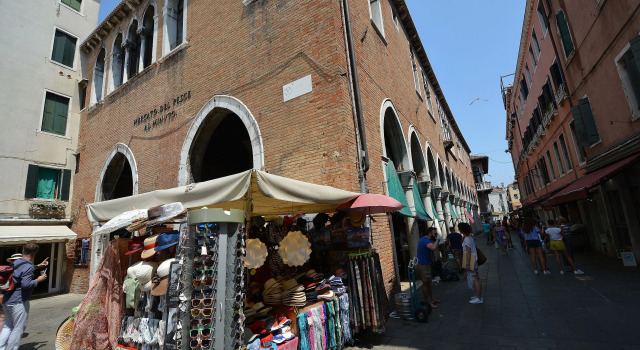 RIALTO MARKET NEW 5pax 3bed 2bath Wifi PowerAircnd
