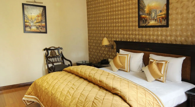 Hotel Diplomat Residency