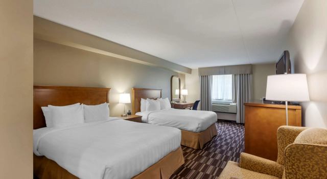 Четырёхместный номер Standard Best Western Plus Orillia Hotel