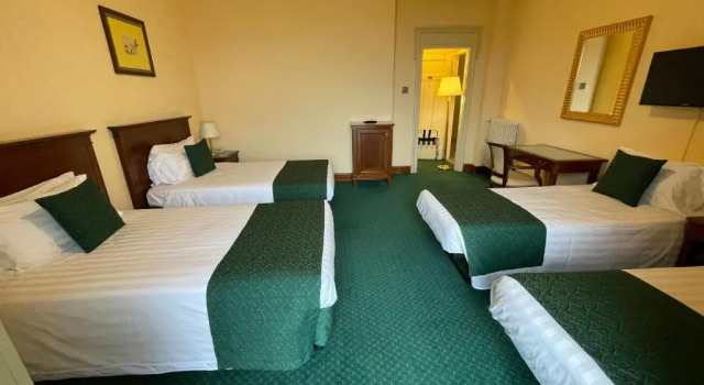 Четырёхместный номер Palace Grand Hotel Varese