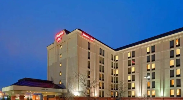 Номер Premium Hampton Inn Boston Logan Airport