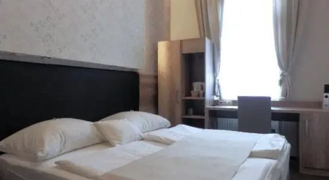 Caesar Panzió, Rezervovat Hotel Papa 