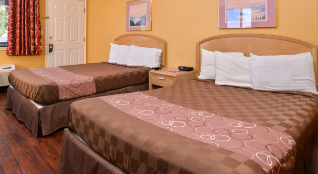 Четырёхместный номер Standard Americas Best Value Inn and Suites Clearlake