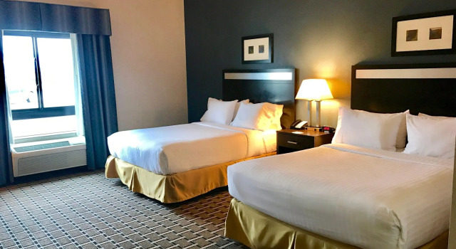 Четырёхместный номер Standard Holiday Inn Express & Suites Morton Peoria Area by IHG