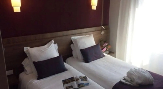 Четырёхместный номер Superior Best Western Le Duguesclin Hôtel-Restaurant