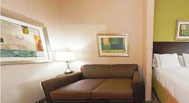 Люкс Holiday Inn Express Hotel and Suites Statesville by IHG