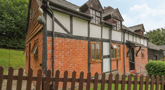 Caerau Farm House, Забронировать Фермерский дом Отели Сноудония с парковкой, Парковка