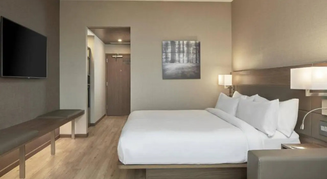 Номер Standard AC Hotel by Marriott Atlanta Airport Gateway