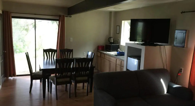 Коттедж c 1 комнатой Mountain Trail Lodge and Vacation Rentals
