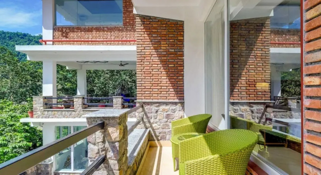 Номер Executive с балконом Summit By The Ganges Beach Resort & Spa- The Signature Collection