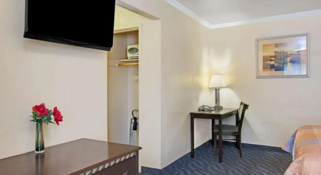 Четырёхместный номер Standard Super 8 - Berkeley