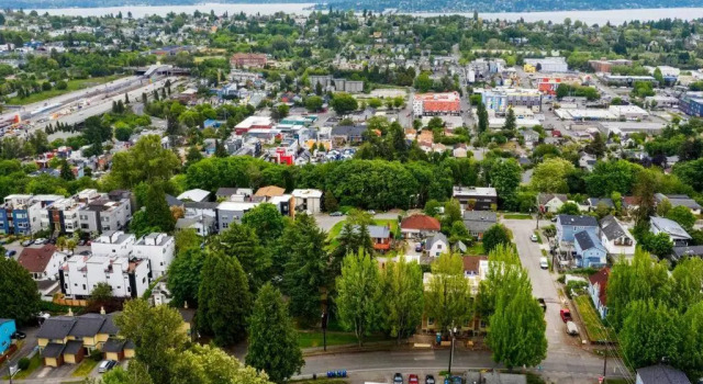 Hillside in Seattle - well appointed, Забронировать Отель Отели Сиэтла 3 звезды, рядом с Общинный сад Дэнни Ву, 3*