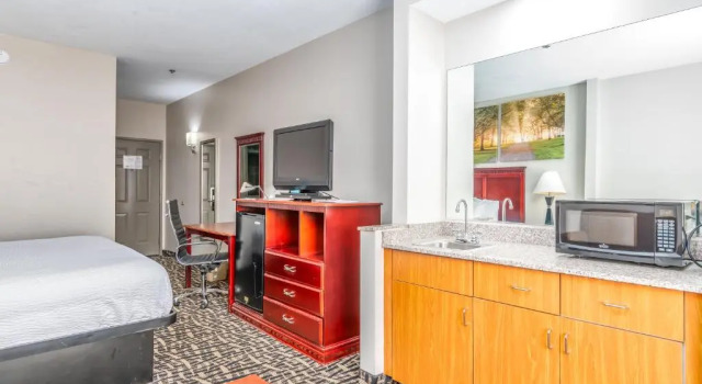 Люкс Days Inn & Suites by Wyndham Prattville-Montgomery