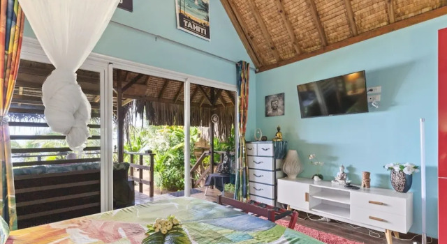 Romantic Beachfront Escape With Modern Comforts, Book Lejlighed Lejligheder i Moorea, Lejlighed