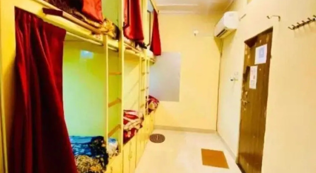 Кровать в общем номере Namo Guest House