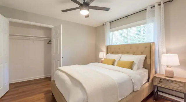 Beautiful Large Newly Renovated 5 Bedroom House, Book Feriehus Villaer i Marietta, Villa