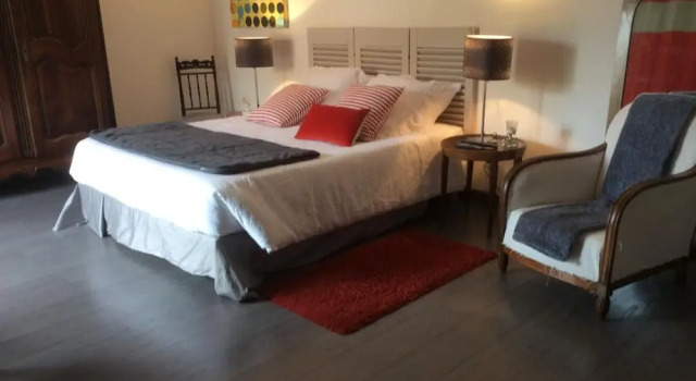 Chambres d'Hotes Au Val Dormant, Varaa Hotelli Hotellit Realville pysäköinnillä, Pysäköinti