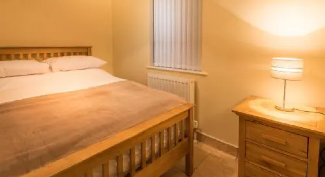 Elagh Cottages, Book Pension Londonderry 